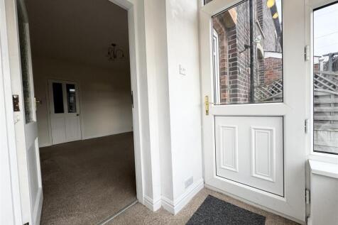 Long Lane, Clayton West, Huddersfield, HD8 9PR photo 3