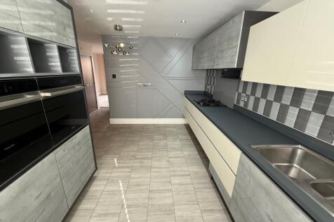 Battle Grove, Pontefract, West Yorkshire, WF8 photo 3