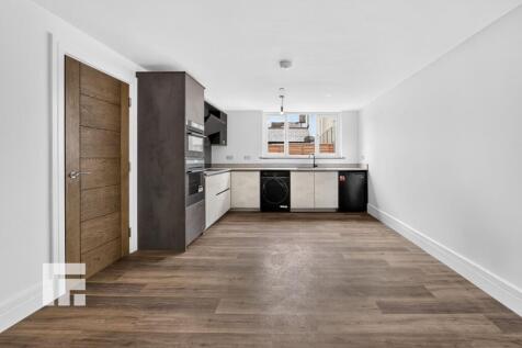 LOUNGE/KITCHEN