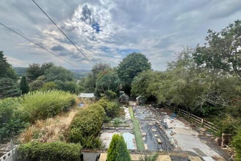 Bramleys Estate Agents - Auction - Oak Tree Avenue