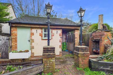 CAM01995G0-PR0405-STILL046