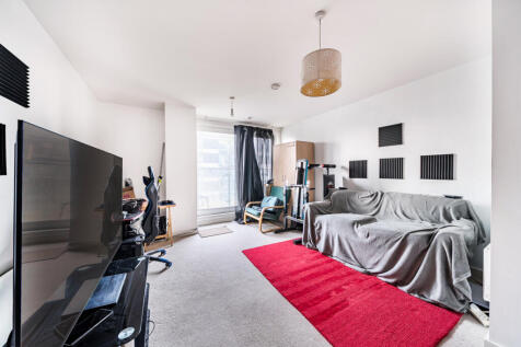 1385972-3-692f14d...