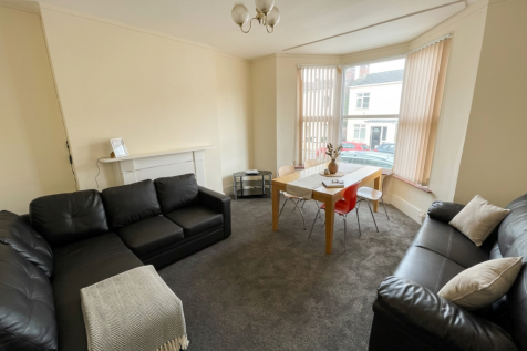 6 Forfield Place, Leamington Spa photo 2