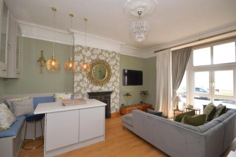 LOUNGE / KITCHEN / DINER