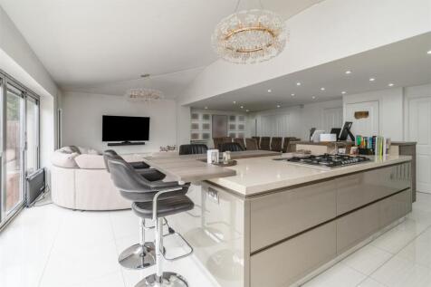 47 Radlow Crescent_9.jpg