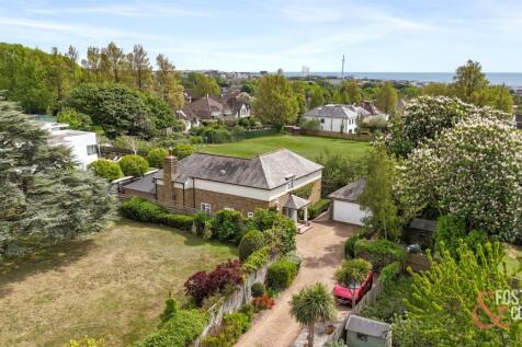 The Droveway, 22A-029.JPG