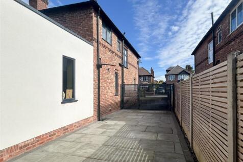 Side Access / Driveway