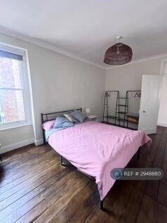 Middle Bedroom
