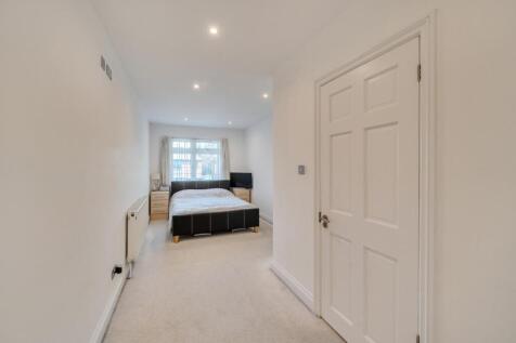 Davidson Frost-Wellings, DFW, Bromefield, HA7, Bed
