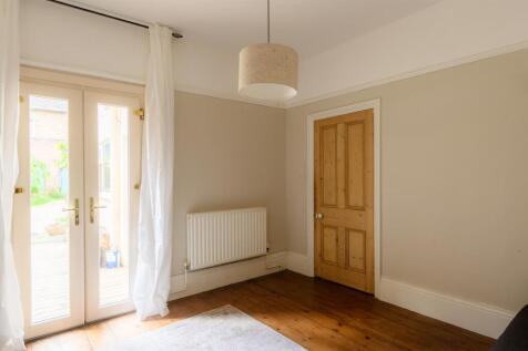 Sitting room/Dining room