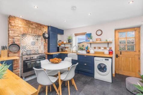 34 Queens Street, Middleton Cheney-6.jpg