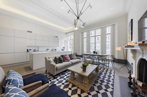 2-bed flat on Queensberry Place, South Kensington, SW7, £5,850/mo