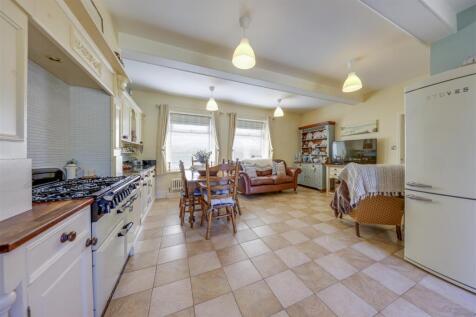 Kitchen / Dining Alt