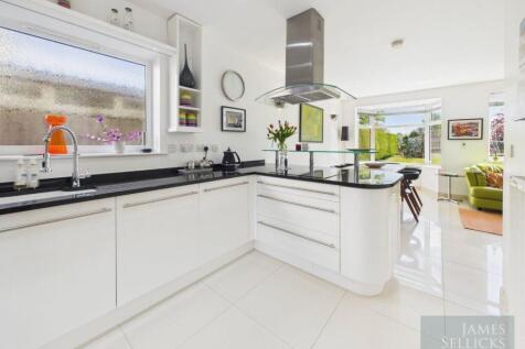 Open-Plan Kitchen, Dining &amp; Living Space
