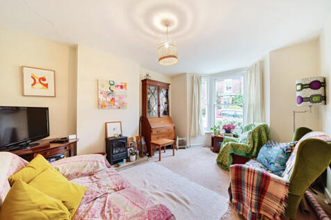 St. Georges Road, Farnham, Surrey, GU9 photo 2