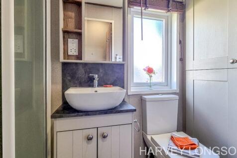 Ensuite shower room inside the ABI Beaumont holida