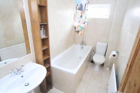 Kings Avenue, Greenford photo 4