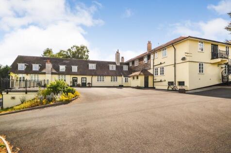 Immaculate Two Bedroom Apartment in Shirlett
