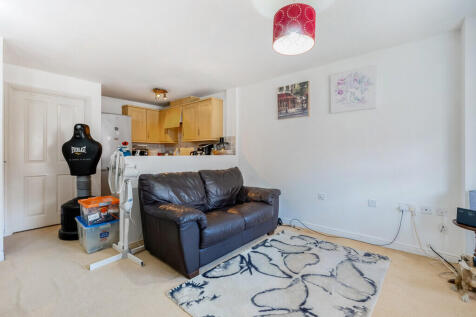 Drum Road, Eastleigh, Hampshire photo 3