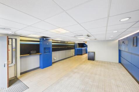 Retail Property (high street) to rent Image 3