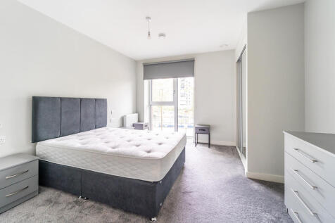 Ferry Lane, Tottenham Hale, London photo 4