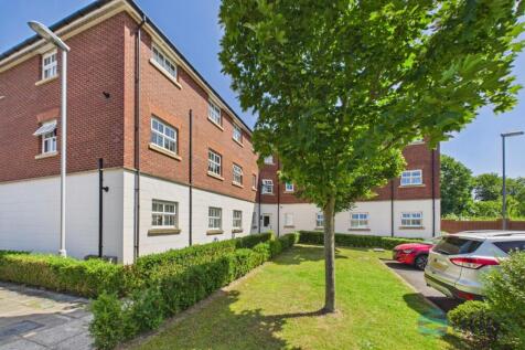 To let: A stylish second-floor apartment in a sought-after L14 location, featuring a spacious open-plan lounge and modern fitted kitchen with integrated appliances, two bedrooms, a contemporary bathro