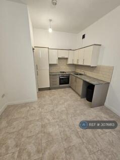 1-bed flat on Moxley Road, Manchester, M8, £850/mo