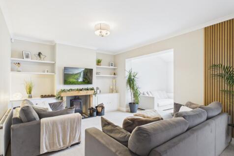 Living Room - Warbeck Close - EweMove