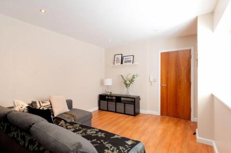 OPEN PLAN KITCHEN AND LIVING ROOM