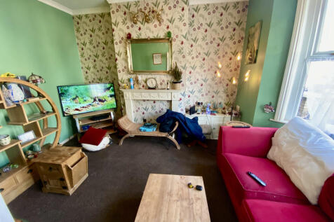 lounge 18 yarborough 