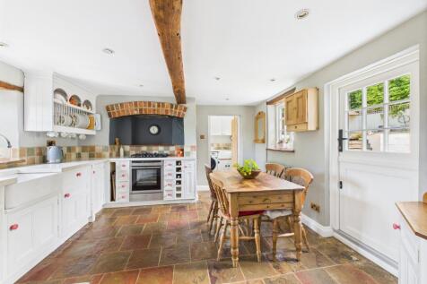 CAM02909G0-PR0442-STILL040