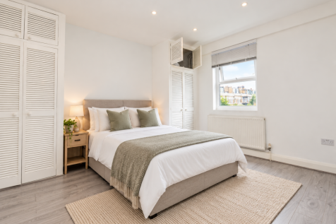 2-bed flat on Lavender Hill, London, SW11, £2,350/mo