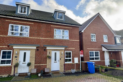 4 Bedroom House - end terrace for Sale
