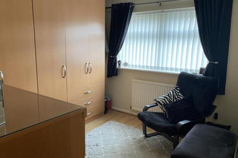 Bedroom no.2 front double: