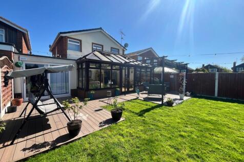 4 Bedroom Linked Detached House