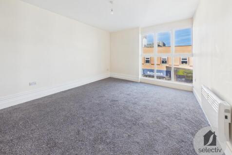 2-bed flat on High Street, Redcar, TS10, £650/mo
