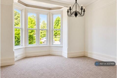 Bedroom Or Front Lounge 