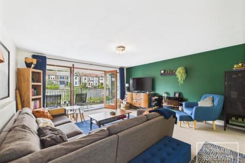 Open plan living/kitchen/diner