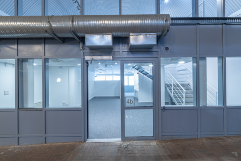 An empty arch with white lining