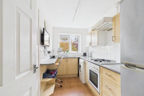 CAM01740G0-PR0453-STILL001