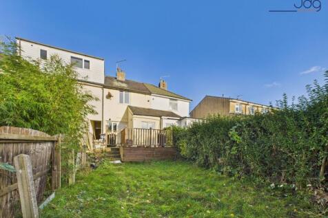 Spacious Garden to the rear of the property with decked seating area
