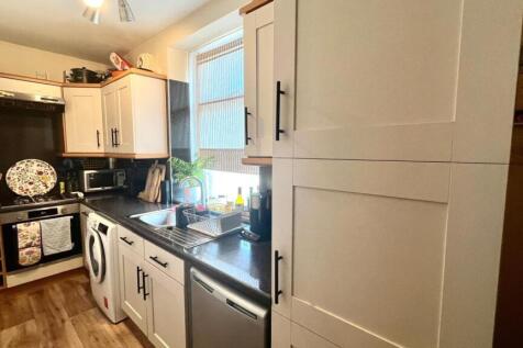 Victoria Drive, Horsforth, Leeds, West Yorkshire, UK, LS18 photo 3