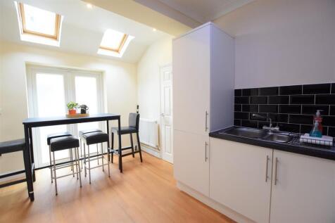 5-bed terraced on 27/28 - Derwent Street - Student House, £2,600/mo