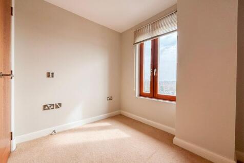 Abbey End, Kenilworth, CV8 photo 4