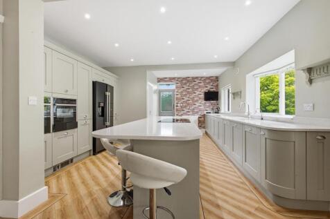 Bramleys Estate Agents - Lightridge Close - Fixby 