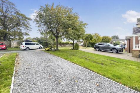 FRONT GARDEN &amp; DRIVE