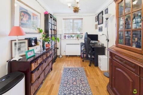 Presented by Clinton at EweMove Bexleyheath and Da