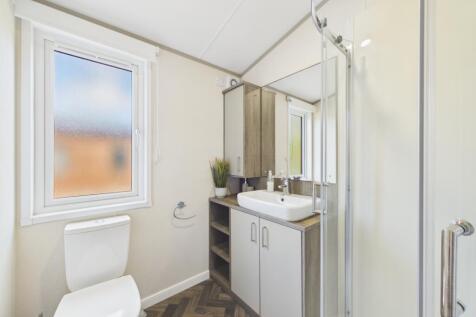 2 Oakmont - Main Shower Room
