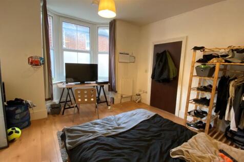 Bright bedroom with bay window and study area...