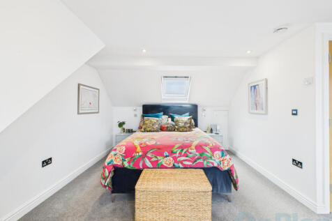 CAM04024G0-PR0029-STILL013